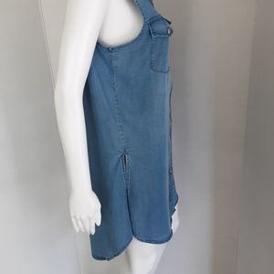 YOUNG + HEARTS SLEEVELESS CHAMBRAY SHIRT SZ L